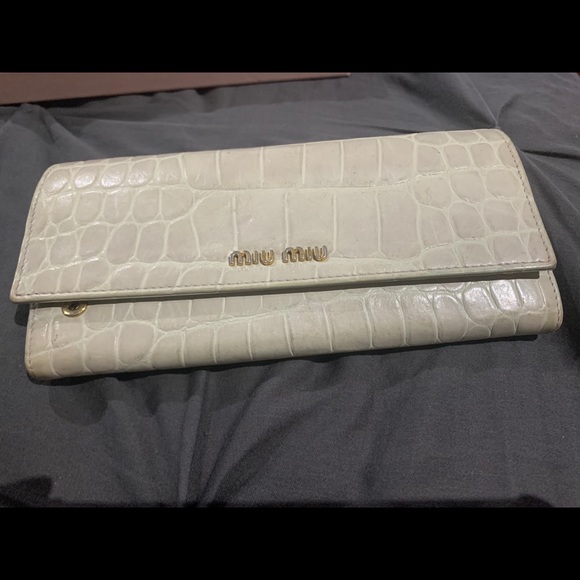 Auth. Miu miu wallet - 100% authentic - Picture 2 of 7